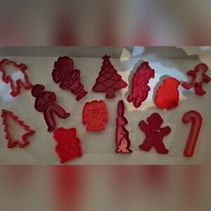 Holiday Classic  Cookie‎ Cutters Set of 14 Vintage Red